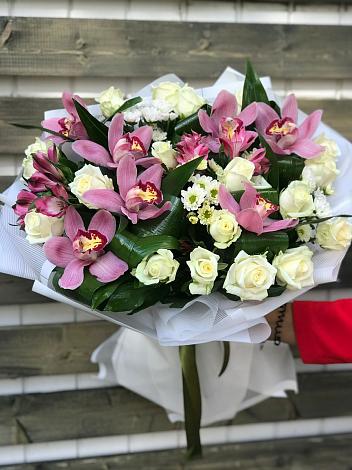 Букет цветов из: Розы и Хризантемы в Дегтярске