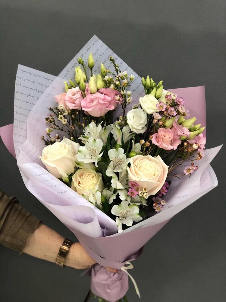 Букет цветов из: Альстромерии, Розы и Лизиантусы в Дегтярске