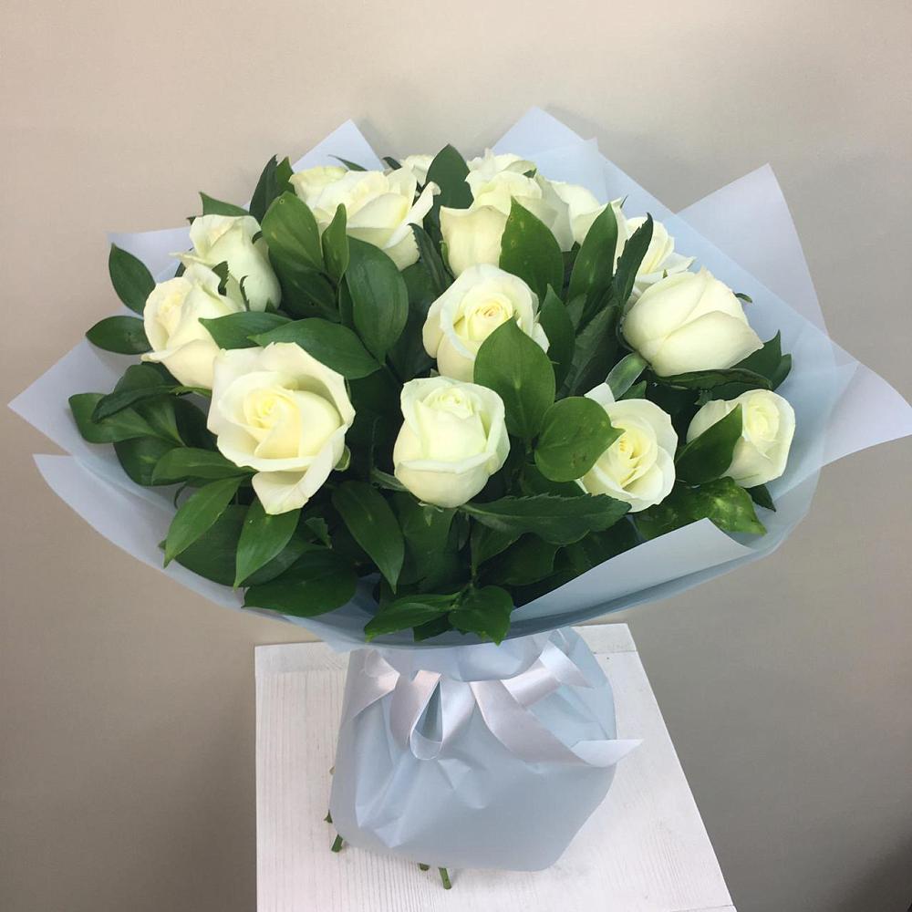 Букет 15 Белых роз Проуд в Дегтярске