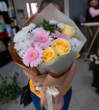 Букет цветов из:  Герберы, Розы и Хризантемы в Дегтярске