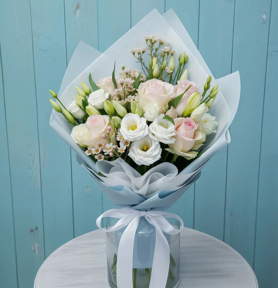 Букет цветов из: Розы и Лизиантусы в Дегтярске