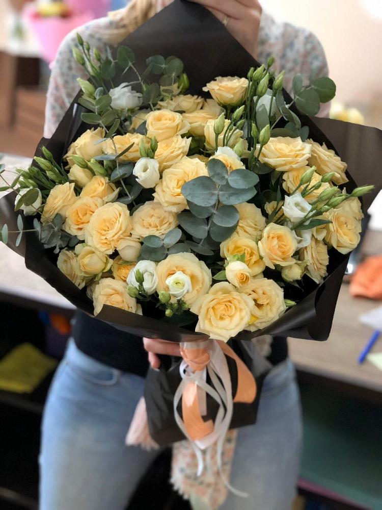 Букет цветов из: Розы и Лизиантусы в Дегтярске