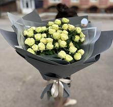 Букет Белые кустовые розы Солинеро в Дегтярске
