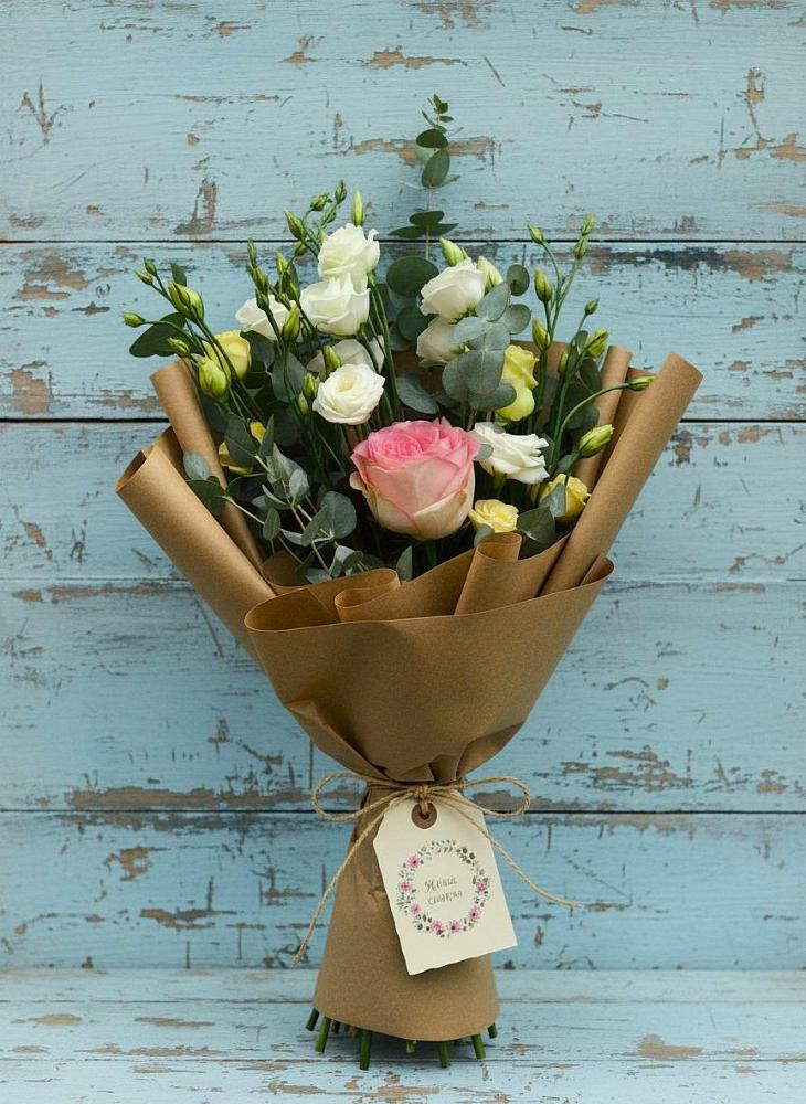 Букет цветов из: Розы и Лизиантусы в Дегтярске