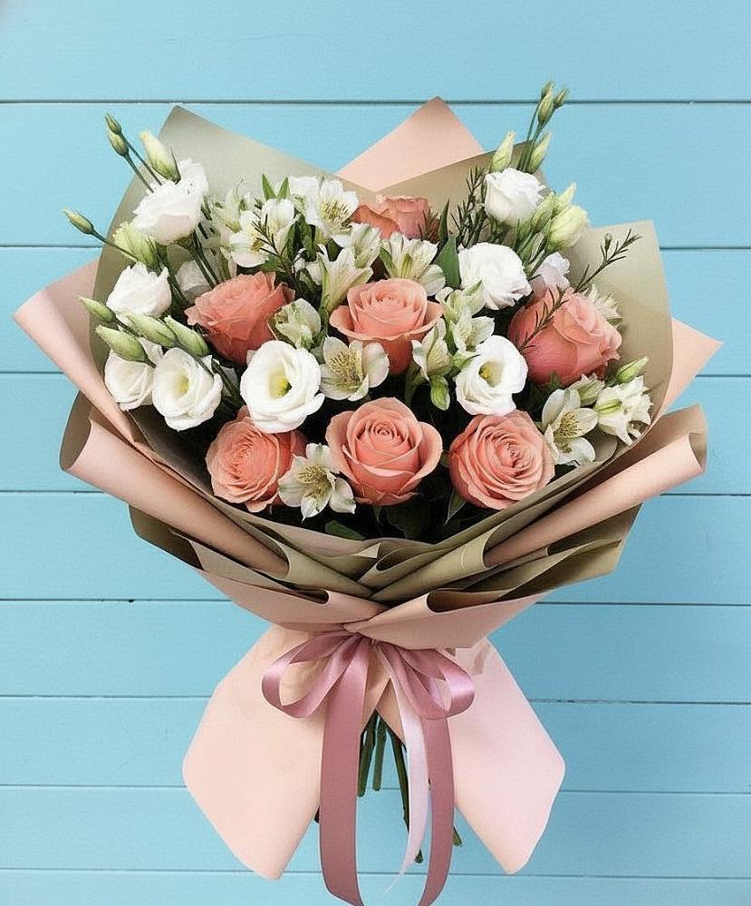 Букет цветов из: Розы, Альстромерии и Лизиантусы в Дегтярске
