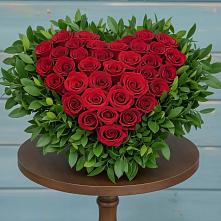 Цветочная композиция из Розы в виде сердца в Дегтярске