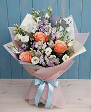 Букет цветов из:  Лизиантусы, Розы, Альстромерии и Гипсофила в Дегтярске