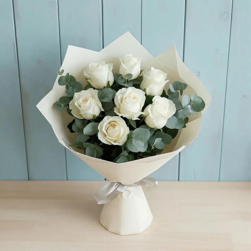 Букет Белые розы в Эвкалипте в Дегтярске