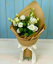 Букет цветов из:  Хризантемы и Лизиантусы в Дегтярске