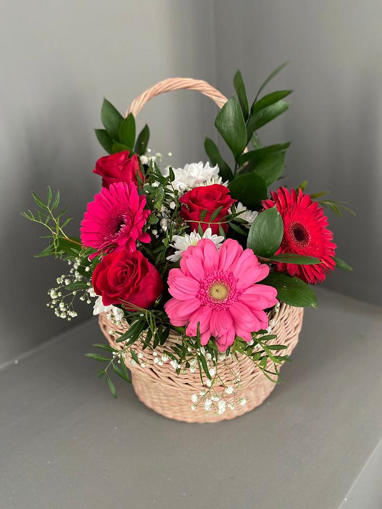 Цветочная композиция из Розы, Хризантемы и Герберы в корзине в Дегтярске
