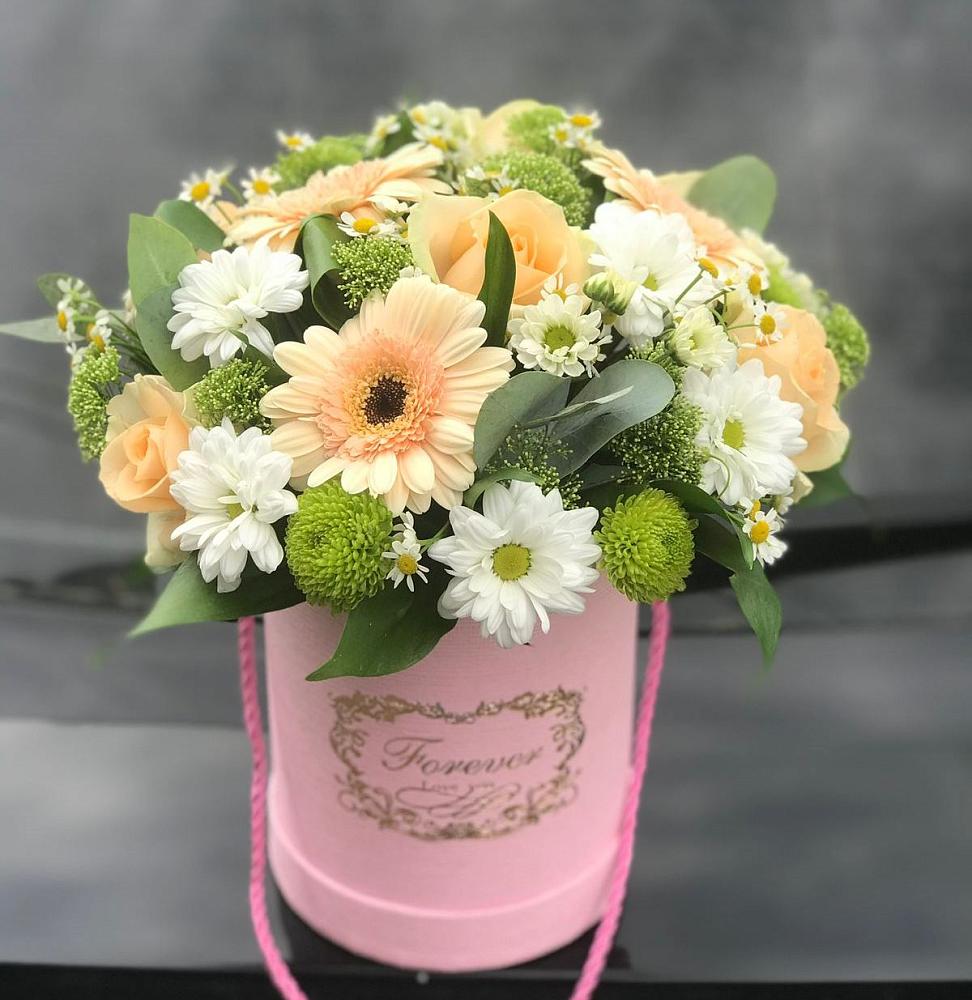 Цветочная композиция из Розы, Герберы и Хризантемы в шляпной коробке в Дегтярске