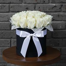 Цветочная композиция из Розы в шляпной коробке в Дегтярске